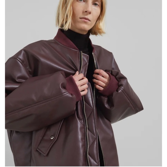 The Frankie Shop ASTRA FAUX LEATHER BOMBER JACKET - BURGUNDY - Picture 3 of 10